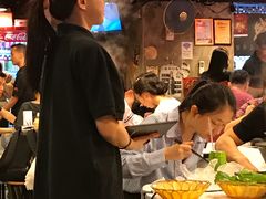 大堂-鲜入围煮花胶鸡海鲜火锅