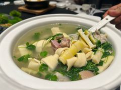 -鞍山大白鲨美食酒店