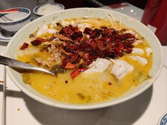 招牌禄鼎记酸菜鱼-禄鼎记·排队俩小时都要吃的酸菜鱼(石牌桥店)
