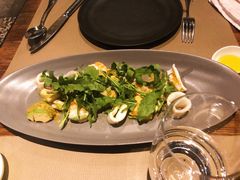 温海鲜色拉配牛油果-Carbon莫卡哆·意大利复古集市餐厅(杭州大厦店)