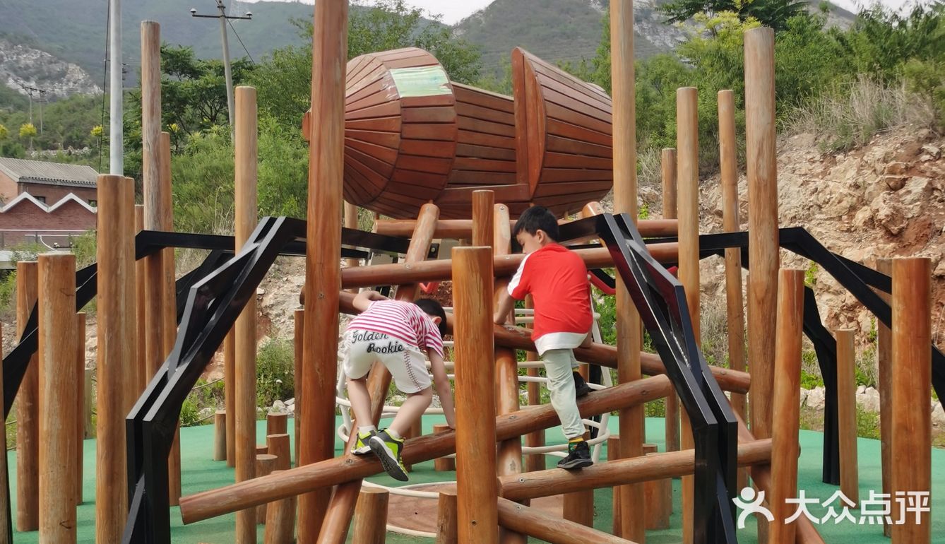 建议早点儿到，可以占个好位置，喜欢山上的小屋也行