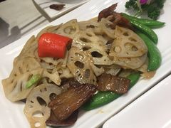 瑞士汁莲藕炒叉烧-壹间茶餐厅(天娱广场店)