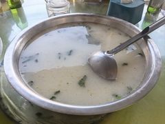 -雪湖煜辰鱼头老店(雪野湖店)