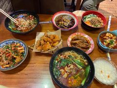-爆炸头阿姨小四川正宗川味小吃(无任何分店)