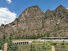 -百里峡七彩艺术小镇