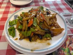 地三鲜-东北哈尔滨酱骨头馆房掌柜铁锅炖