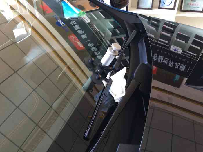 正美丰业汽车玻璃回龙观(回龙观店)-"门店挺忙的,我们去的时候技师都