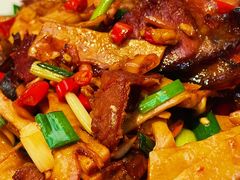 -阿瓦山寨·湘菜现炒·剁椒鱼头王(咸阳总店)