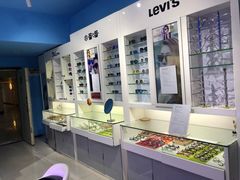 -提一眼镜·蔡司·依视路(小寨店)