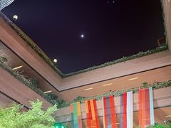 -瑞虹新天地月亮湾