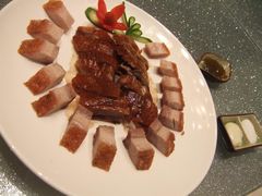 脆皮烧肉拼烧鹅-邓丽君音乐主题餐厅