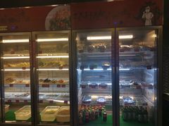 面包甜点陈列柜-川麻婆泥锅涮肚·串串火锅(物资学院店)