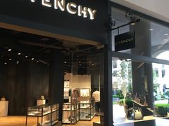 -GIVENCHY(佛罗伦萨小镇奥莱店)
