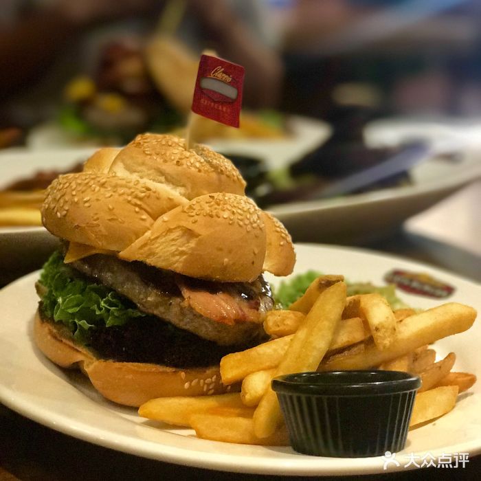 拉娅汉堡经典餐厅(城西银泰城店)-花生酱培根牛肉汉堡图片-杭州美食