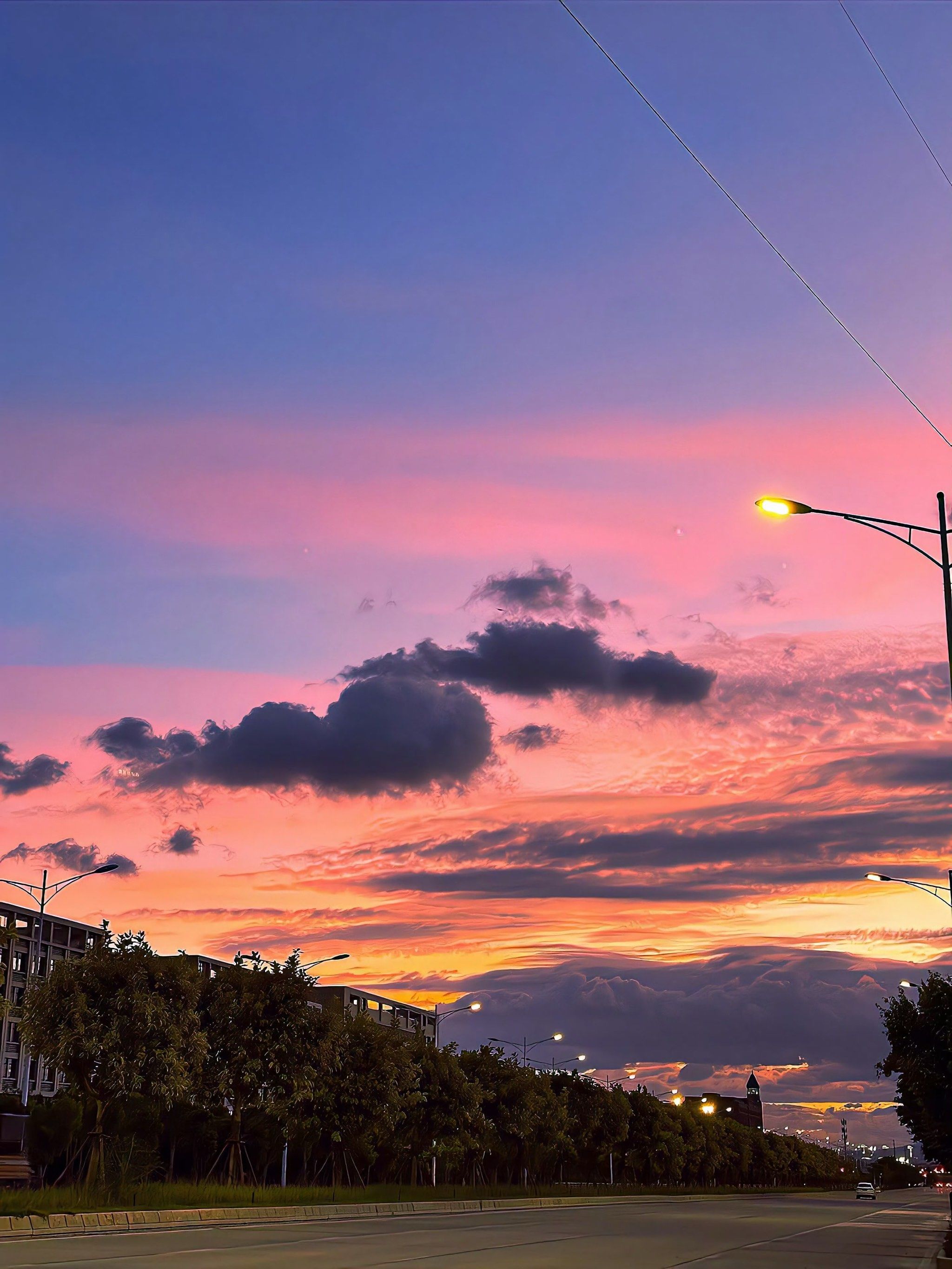 晚霞染红了天空
