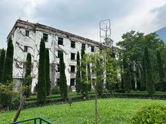 -四川汶川特大地震漩口中学遗址