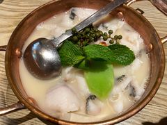 酸汤嫩鱼片-小大董·烤鸭(凤凰汇店)