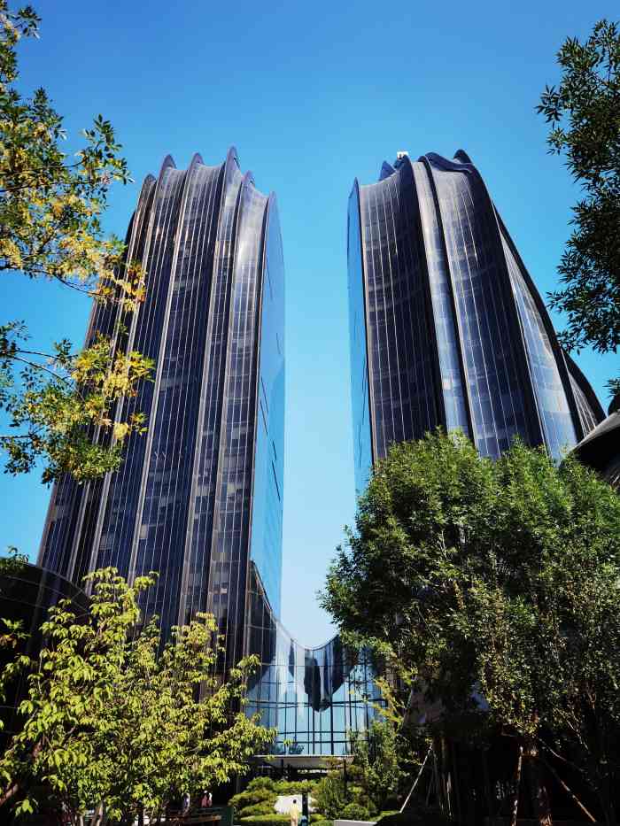 骏豪中央公园广场-"一直路过觉得外边环境非常好,闹中取静,设.