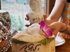 -Chom Cafe and Restaurant