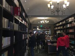 -钟书阁(松江泰晤士小镇店)