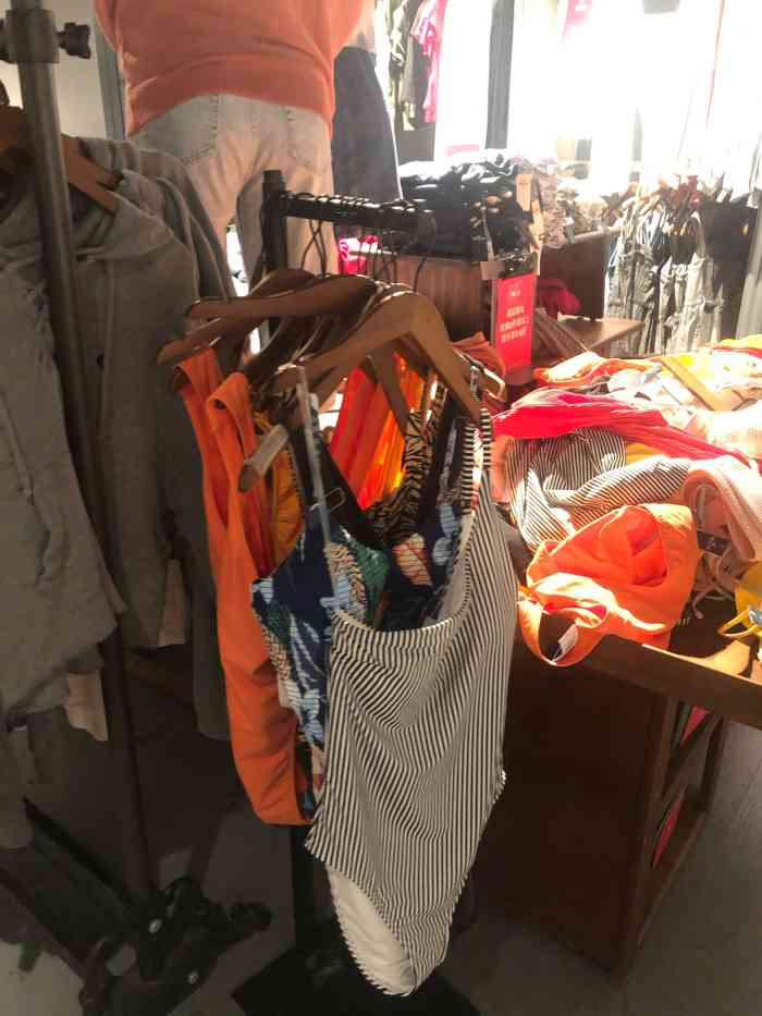 hollister co.