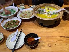 -老滇山寨•云南特色菜•地方菜•民族风情歌舞表演(金碧店)