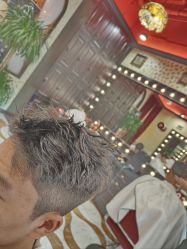 -东方先生国潮男士理发馆