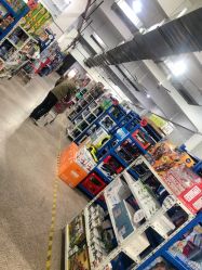 -逝水玩具折扣店
