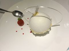 蛋白薄脆草莓青柠雪葩-王品牛排(郑州大卫城店)