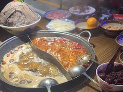 鸳鸯锅红汤配菌汤锅-萍姐火锅·公路夜市(打浦桥日月光店)