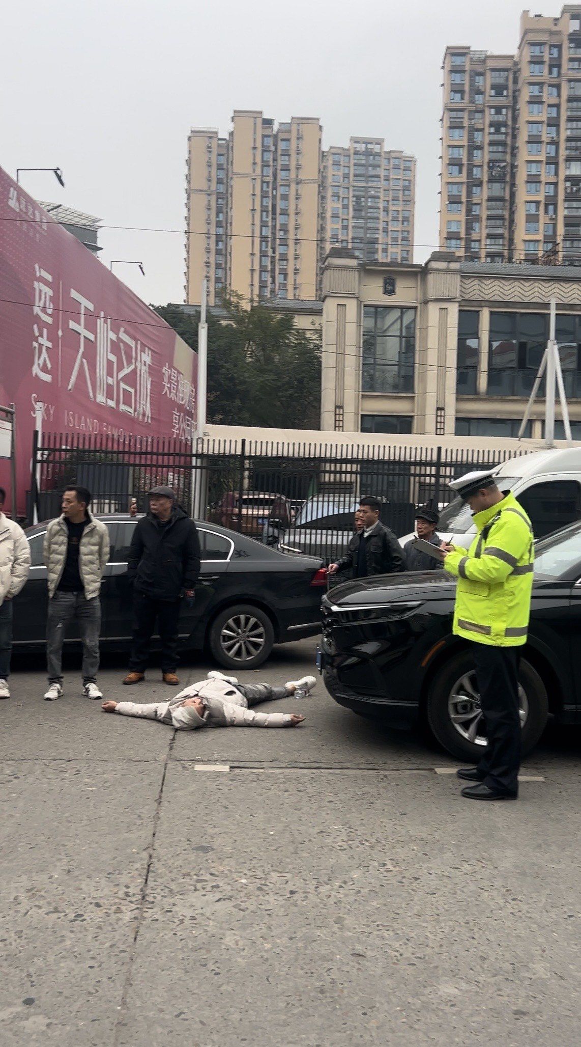 碰瓷❓还是真伤了❓