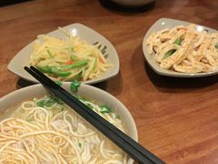 -亮亮面馆(经六路店)