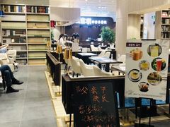 -钟书阁(群光广场店)