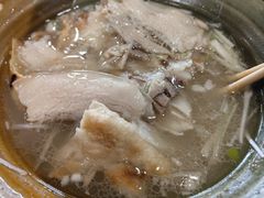 -金卯白肉罩火烧