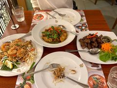 -Thai Pothong Restaurant