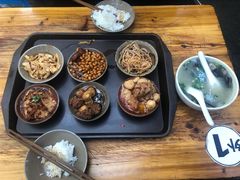 -董哥山城碗碗香(美专校街店)