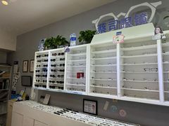 -天空之镜眼镜店蔡司依视路授权店(天通苑店)