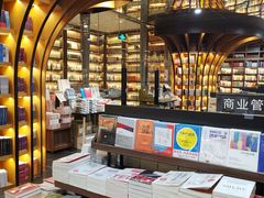 -钟书阁(松江泰晤士小镇店)