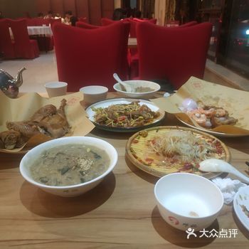 小姐姐们很贴心的,随时关注你的需求