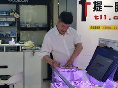 -提一眼镜·蔡司·依视路(小寨店)