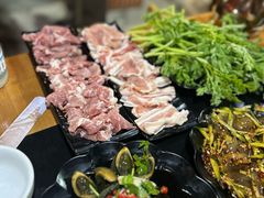 -果松木炭酸菜铜火锅·外婆参鸡汤