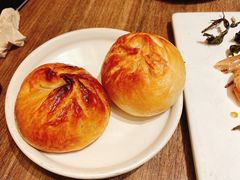 烤千层破酥包-云海肴云南菜(浦江欢乐颂店)