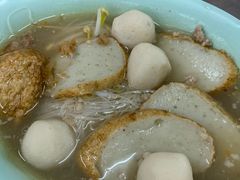 鱼蛋鱼饼米粉-榮泰米粉湯(Left Shop)