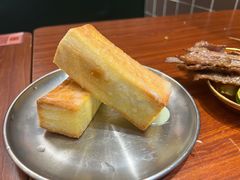 -何妹湿辣牛肉·粤式烧烤砂煲(桂雅路店)