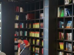 -钟书阁(松江泰晤士小镇店)