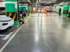 -白玉兰广场停车场