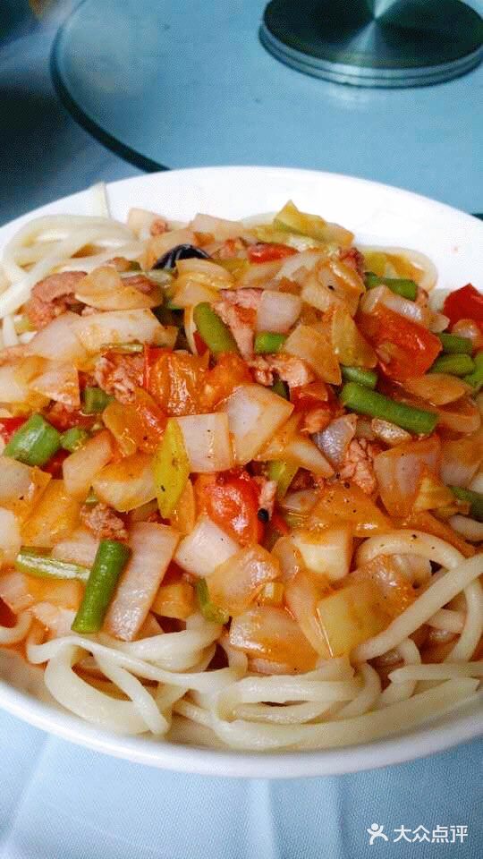 新疆大厦·慕士塔格餐厅过油肉拉条子图片