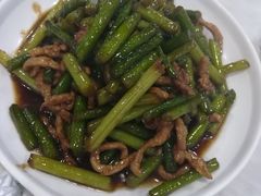 蒜苗炒肉丝-扬州小吃(延安西路店)