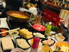 浓厚原只鸡煲花胶汤-鲜入围煮花胶鸡海鲜火锅