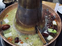 -果松木炭酸菜铜火锅·外婆参鸡汤